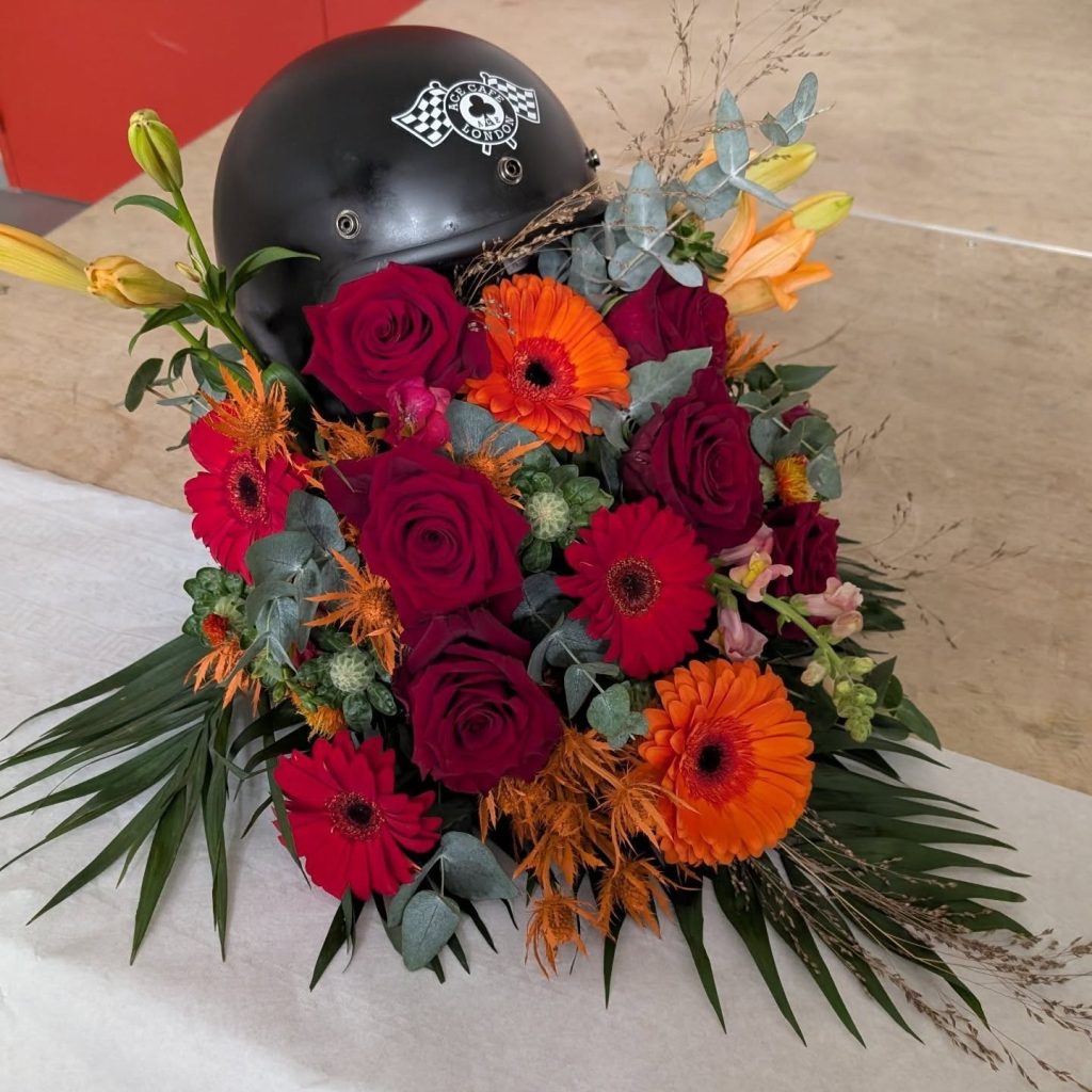 Composition florale élégante réalisée par Le Quai des 4 Saisons